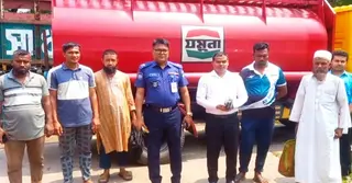 সাতক্ষীরায় ৭ হাজার লিটার পেট্রোলসহ ট্রাক জব্দ, আটক ৫